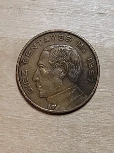 Mexico 10 centavos coin, 1957. KM# 433, brass. President Benito Juarez. - Picture 1 of 4