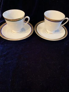 DEMITASSE 2 TASSEN 2 UNTERTASSEN Johann Seltmann VohenstrauB weiß blau gold Vintage - Bild 1 von 5