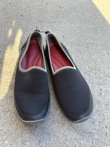 Crocs Busy Day Shoes Black W Red Insole Women’s Size 7 - Picture 1 of 10