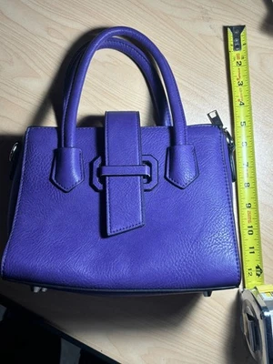 Cartera Vera Bradley Cuero Gallatina Turnlock Amatista Púrpura Usada en Excelente Condición Foto 1 de 4