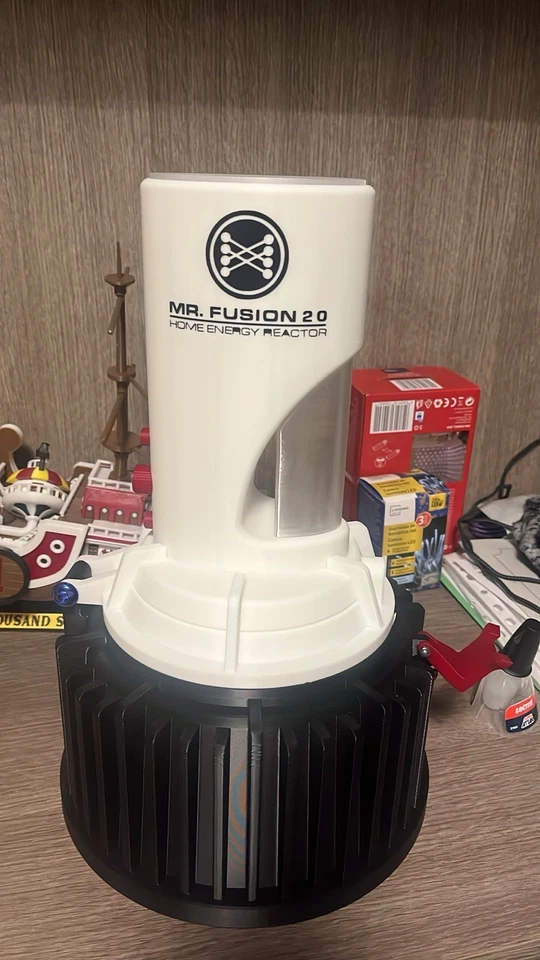 Mr Fusion Full Size 1:1 Scale Back to the Future Movie Prop Replica 3D Print - Immagine 1 di 1