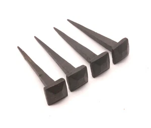 Juego de 4 clavos de hierro forjados a mano negros antiguos rústicos cabeza cuadrada de hierro - Imagen 1 de 3