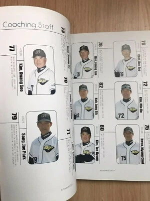 Anuario de béisbol Doosan Bears 2005 de Corea (libro de fans) Foto 1 de 3