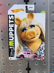 Volkswagen Beetle 2020 Hot Wheels The Muppets Miss Piggy personalizado  - Imagen 1 de 2