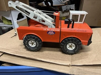 Vintage classic Orange Mighty Tonka Tow Truck Wrecker c1974 18.5” L play wear B - Image 1 of 4