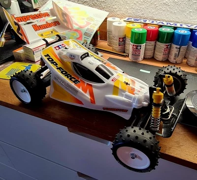 Tamiya Manta Ray 1/10 - 58087 (1990) mit TopForce Body 58362 (2005) - Bild 1 von 2