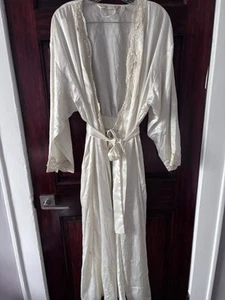 Vintage Victoria’s Secret Langarm Morgenmantel elfenbein Spitze Perlen Größe M/L - Bild 1 von 6