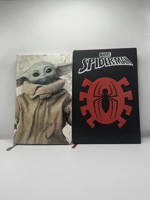 NUEVO Paquete de Cuadernos Grogu & Spider-Man Star Wars Mandalorian Marvel Juego de Diarios Foto 1 de 4