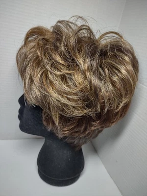 Peluca Soul Tress Colección de Diseñador Diseñada por James Lee Hecha en Indonesia Foto 1 de 4