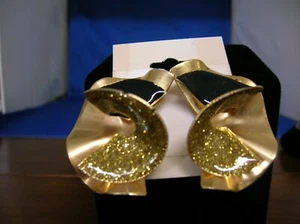 One pair of pierced earring with gold flare and black enamel and gold glitter - Picture 1 of 3