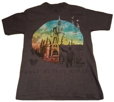 Camiseta Walt Disney World Magic Kingdom Walt Mickey Castle Coordenates Talla Pequeña Foto 1 de 4