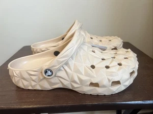 Crocs Unisex Adult Classic Geo Clogs, Shitake Mens 10. Womens 12 NWT - Picture 1 of 8