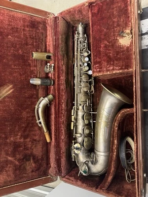 American Triumph Harry Pedler CONN PAN AMERICAN Stencil SAXOPHONE - Image 1 of 4