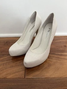 Women’s BCBG High Heels Size 8 - Picture 1 of 3