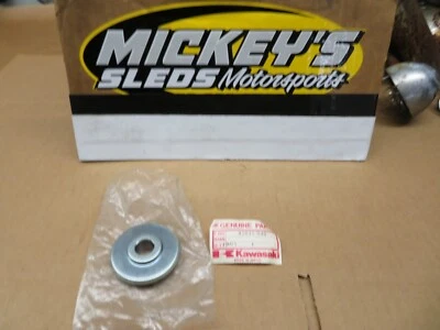 COLLAR EJE TRASERO ZURDO NUEVO OEM KAWASAKI KD125 A2-6 KS125 KX125 A A3 A4 A5 Foto 1 de 4