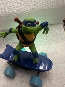 Teenage Mutant Ninja Turtle en monopatín Leonardo - SIN control remoto - Imagen 1 de 12