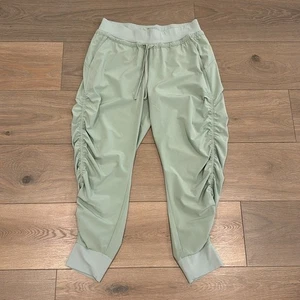 Pantaloni da jogging ATHLETA verde opale Attitude piuma peso increspato laterale corsa attiva 4P - Foto 1 di 10