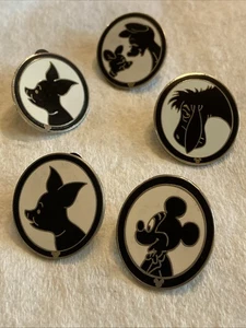 Winnie Puuh & Mickey Menge 5 versteckte Mickey Disney Pins - Bild 1 von 2