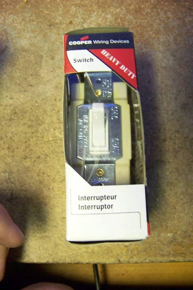 NOS 1242-7W-BOX Cooper Wiring Devices 4-Way 15 A 120/277V - Image 1 of 1