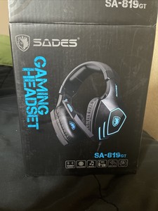 Черные наушники SADES компьютера 