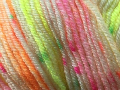 Hilo auto-patrón de lana acrílica DK Design Ice 58427 colores neón 100 gr 284yds Foto 1 de 4