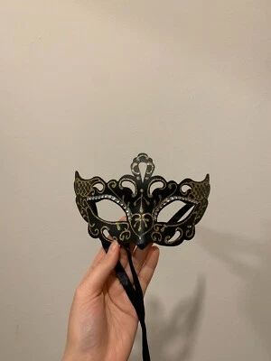 NEW! BEAUTIFUL!  NEVER WORN! Masquerade Mask (Italian Style), handmade  - Image 1 of 4