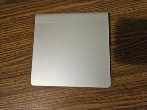 FUNZIONANTE Originale Apple Magic Trackpad A1339 Wireless Bluetooth Track Pad OEM - Foto 1 di 4