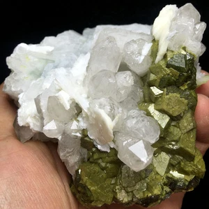 562g New Inner skeletal Elestial QUARTZ Crystal Point &Garnet crystal &Mica #81 - Picture 1 of 12