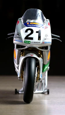 Minichamps Ducati 996 R -Troy Bayliss- Campione del Mondo Imola 2001  Scala 1:6  - Immagine 1 di 4