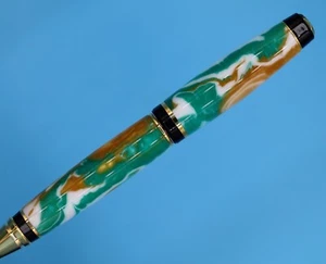 Bolígrafo de cigarro artesanal en titanio negro y dorado con Beachcomber #128 - Imagen 1 de 13