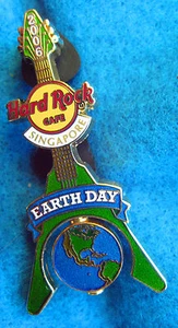 Guitarra Singapur Earth Day Spinning Planet Flying V 2006 Hard Rock Café PIN LE - Imagen 1 de 1
