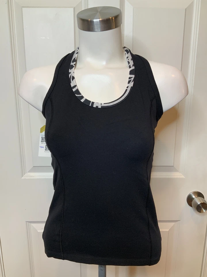 Топ безрукавка для йоги Margarita черный с цветочной вышивкой гоночный сзади, размер 2 - Изображение 1 из 4