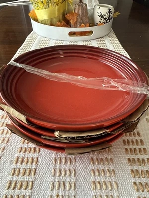 全新 Le Creuset 石器 4 件套 意大利面碗 8.5 英寸,Cerise 红色 — 第 1/4 张图片