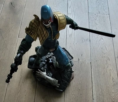 JUDGE DREDD STATUE SIDESHOW - Photo 1/4