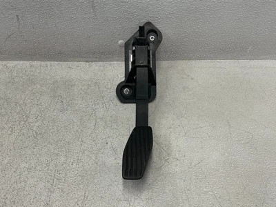 22 23 24 25 GMC Sierra 1500 Accelerator Gas Pedal Assembly Black 1610 OEM - Image 1 of 4
