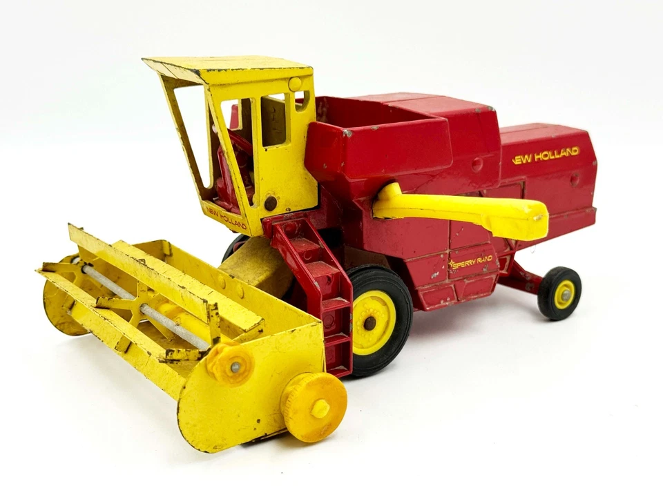 1/32 New Holland Combine Ertl - Image 1 of 4