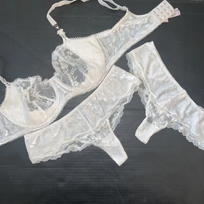Victoria's Secret 32DDD,34D,36D SUJETADOR CONJUNTO TANGA BLANCO COCO TERCIOPELO Foto 1 de 4