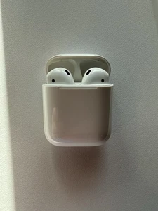Apple AirPods 1ère génération d'origine OEM entièrement fonctionnel - bon état - Photo 1 sur 6