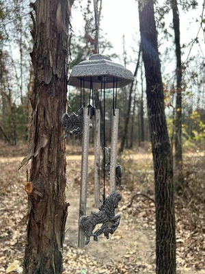 Винтаж 1993 Carson Оловянная Карусель Лошади Перезвон Ветра Причудливый Сад Патио Деко - Изображение 1 из 4