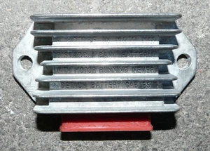 Piaggio Typhoon TEC 50 Bj1993 Gleichrichter Regler 5 Polig  - Bild 1 von 2