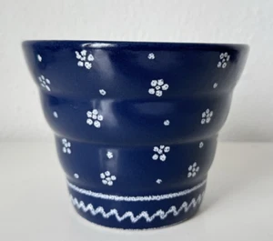 Gmundner Keramik Dirndl blau Blumentopf 11 cm GK2408 (2506DE4) 05/25 - Bild 1 von 4