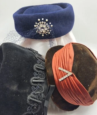 De Colección Sombreros Mujer Lote 3 Gorras Terciopelo Lana Años 50 Velour Flor Melocotón, Italia Diana Foto 1 de 4