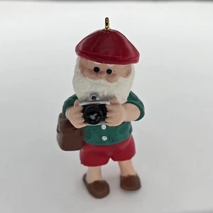 1989 Camera Claus Hallmark Ornament Christmas Holiday Tourist Santa In Shorts - Picture 1 of 6
