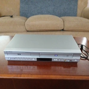 Samsung DVD-V4600A VCR VHS DVD Player Combo 4-Head Hi-Fi VHS WORKS-DVD DOES NOT - Picture 1 of 6