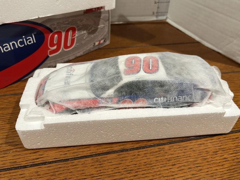 Coche Action Dale Jarrett 2005 Citifinancial #90 escala 1/24 nuevo en caja Foto 1 de 4