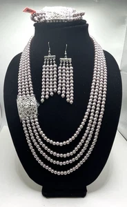 Juego de joyas de 3 piezas de perlas sintéticas lavanda tono plata - Nuevo en caja - Imagen 1 de 18