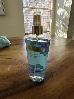 Victoria's Secret Aqua Kiss Fragrance Body Mist  8.4 Fl. Oz. 250ml READ - Image 1 of 4