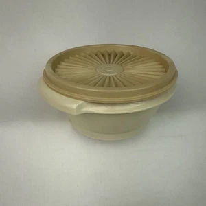 Vintage Tupperware Servalier Small Bowl With Starburst Lid Beige #1323 & #812 - Picture 1 of 6