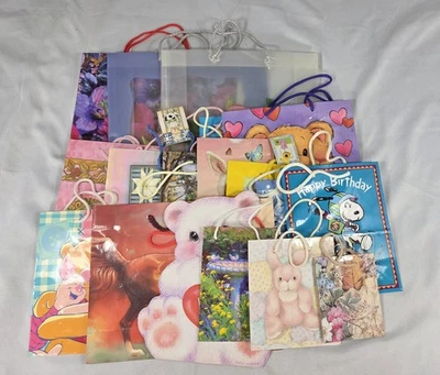 Lote 19 Bolsas Regalo Varias Ocasiones Snoopy Winnie The Pooh Caballo Floral Pascua Foto 1 de 4