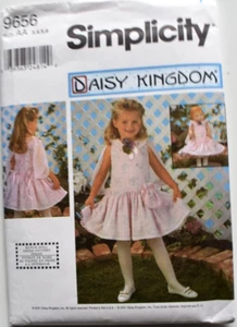 SIMPLICITY PATTERN 9656 DRESSES GIRLS SIZES 3 4 5 6 + 18" DOLL PARTIALLY CUT - Imagen 1 de 2